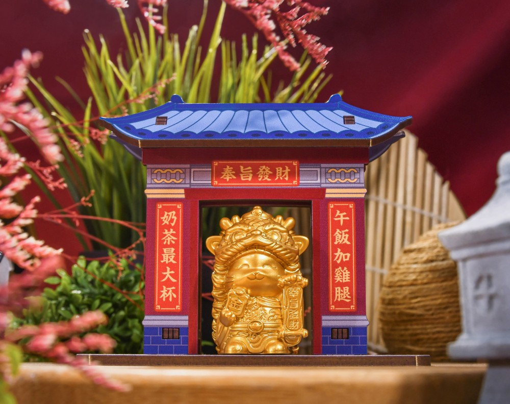 Golden Imperial Decree Fortune Cat with Display Stand and Gateway Stage